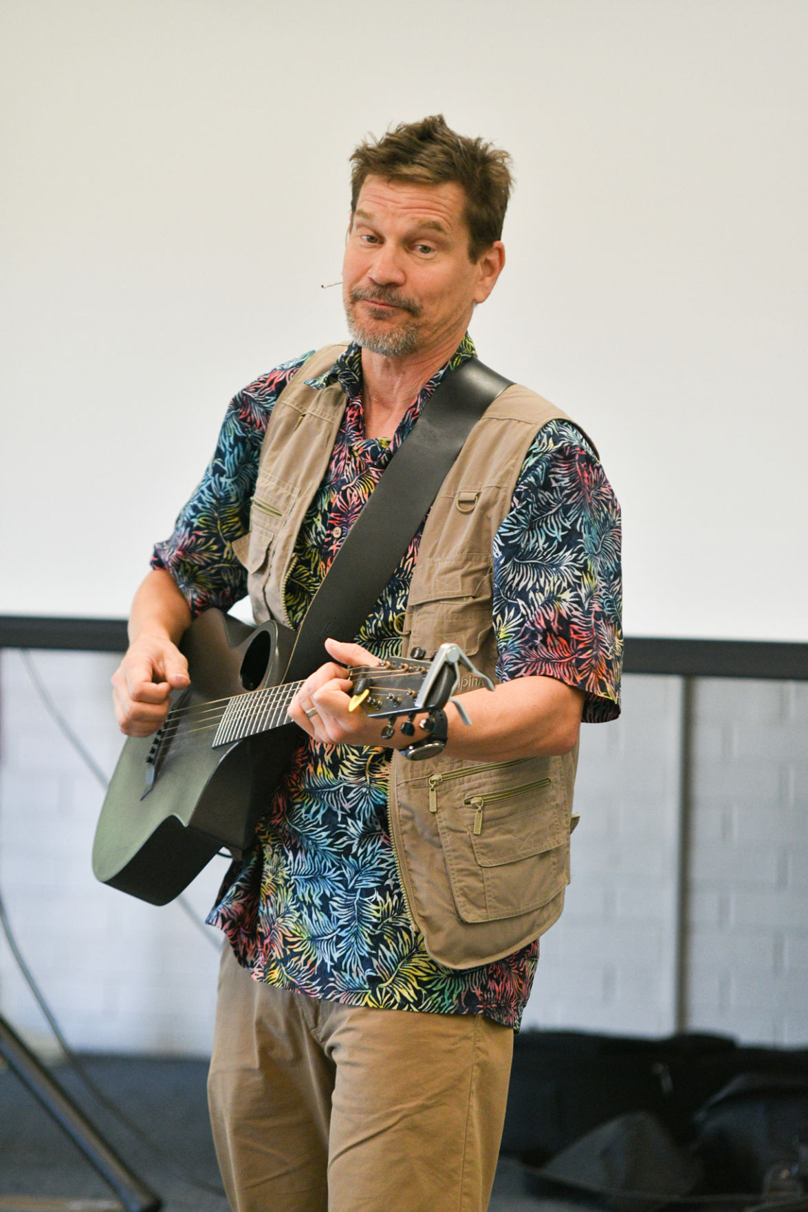 Singing zoologist Lucas Miller visits Bryan library